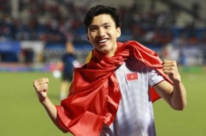 chuyen-gia-lo-lang-aff-cup-sap-toi-co-var-cu-da-xau-nhu-van-ha